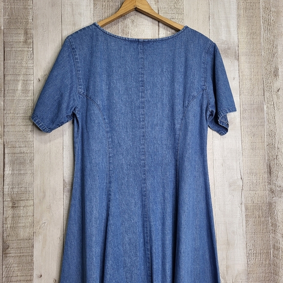 Eddie Bauer Vintage Blue Denim Button-Down Dress. Size Medium. Cotton. - Picture 6 of 13